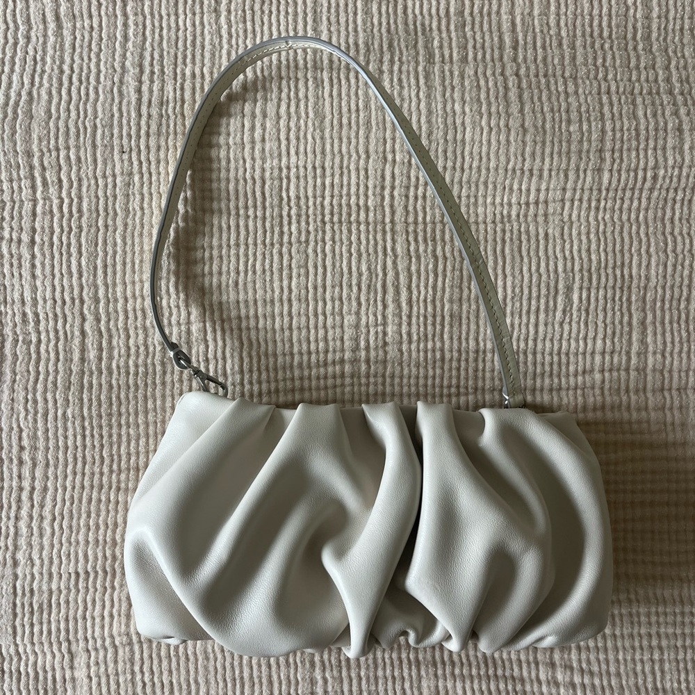 STAUD
Bean Bag
Cream, One Size
STAUD3061410D92314